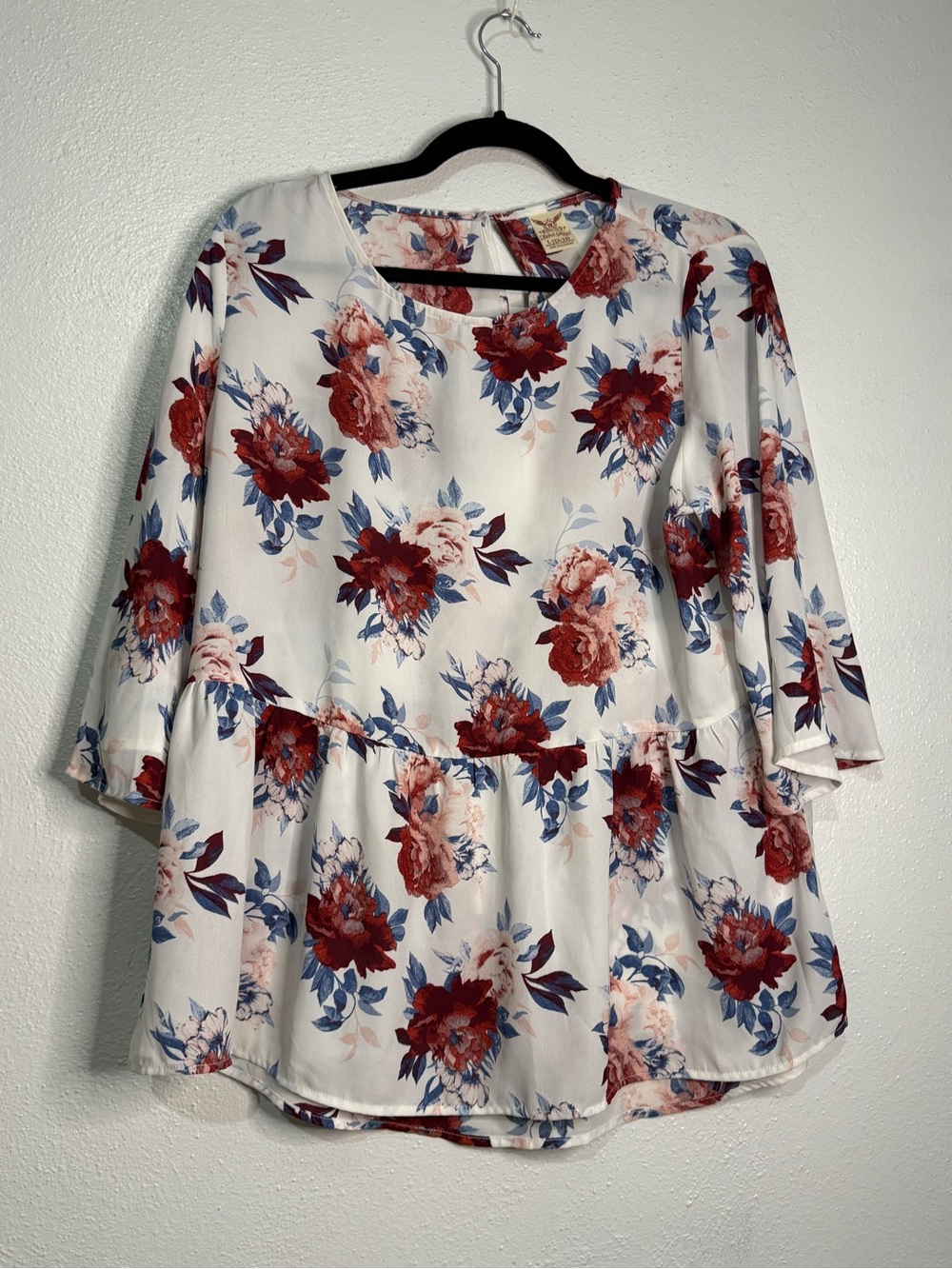 Faded Glory Women’s White Floral Peplum Top - Red & Blue Blooms. Sz L (12-14).
